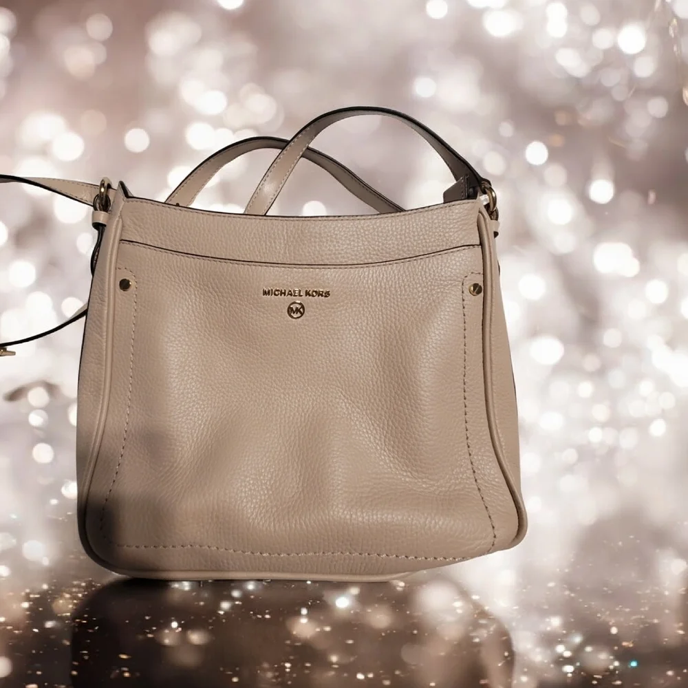 Michael Kors Leather Shoulder Bag.Read Post
